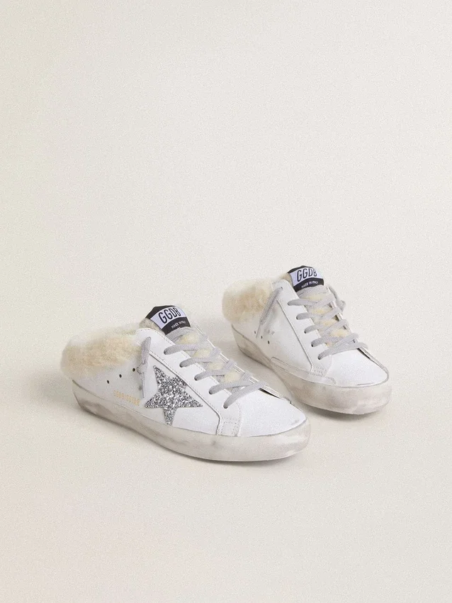Zapatos tipo Super-Star Sabot de piel blanca con forro de piel de oveja y estrella plateada