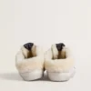 Zapatos tipo Super-Star Sabot de piel blanca con forro de piel de oveja y estrella plateada
