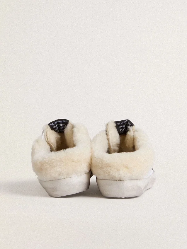 Zapatos tipo Super-Star Sabot de piel blanca con forro de piel de oveja y estrella plateada