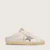 Zapatos tipo Super-Star Sabot para mujer, de piel blanca con una estrella de Swarovski