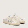 Zapatos tipo Super-Star Sabot para mujer, de piel blanca con una estrella de Swarovski
