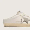 Zapatos tipo Super-Star Sabot para mujer, de piel blanca con una estrella de Swarovski