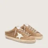 Zapatos tipo Super-Star Sabot para mujer en ante color tabaco con estrella de piel blanca