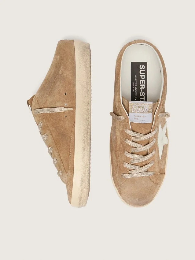 Zapatos tipo Super-Star Sabot para mujer en ante color tabaco con estrella de piel blanca