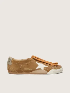 True-Star para hombre en ante color tabaco con estrella blanca y lengüeta del talón en platino