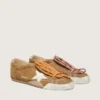 Zapatos True-Star para mujer en ante color tabaco con estrella blanca y lengüeta del tacón en platino